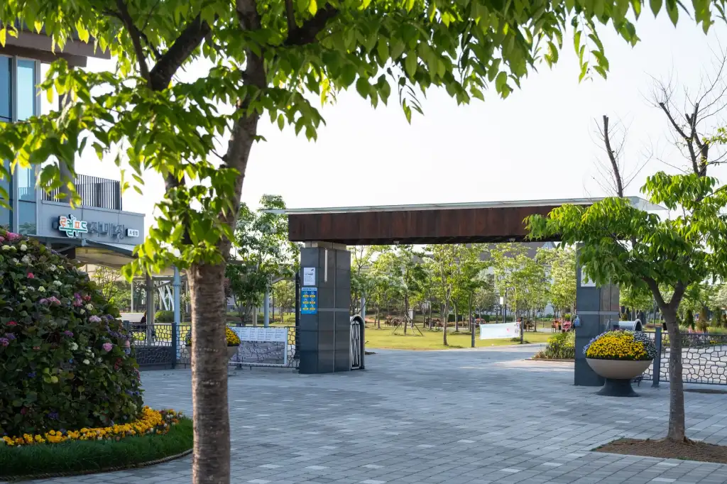 人脸识别闸机与考勤机联动方案在园区管理中的应用解析正文配图 1